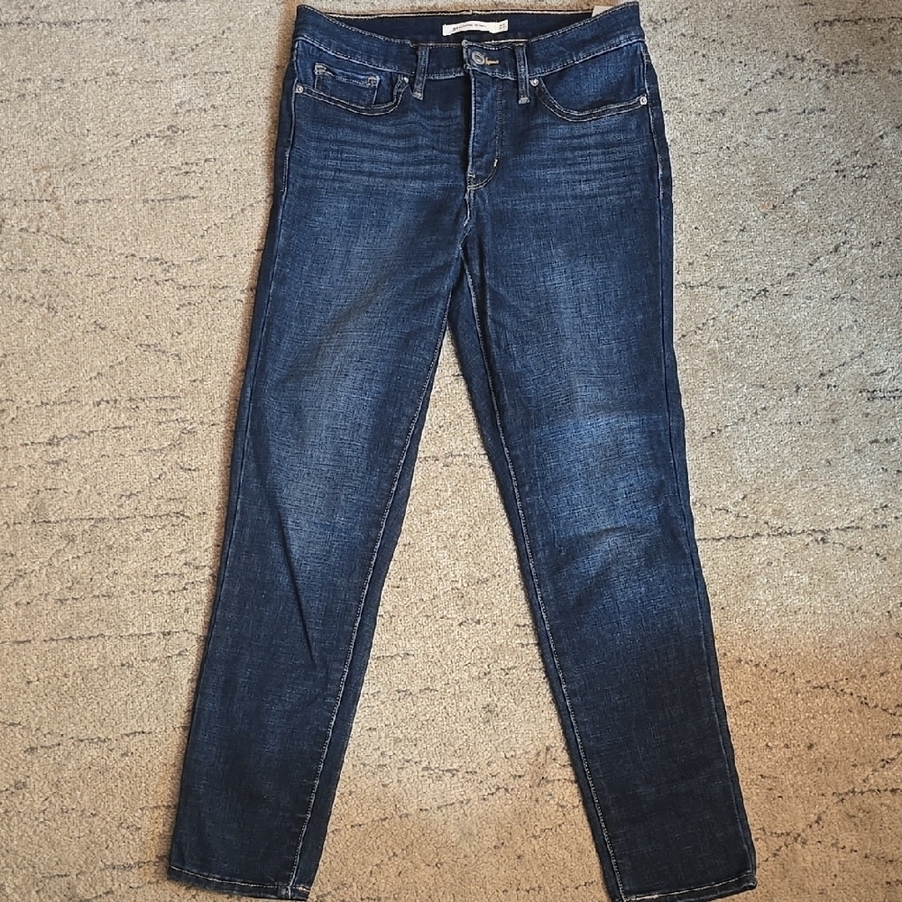 Levi's Blue Skinny Jeans with Classic Style